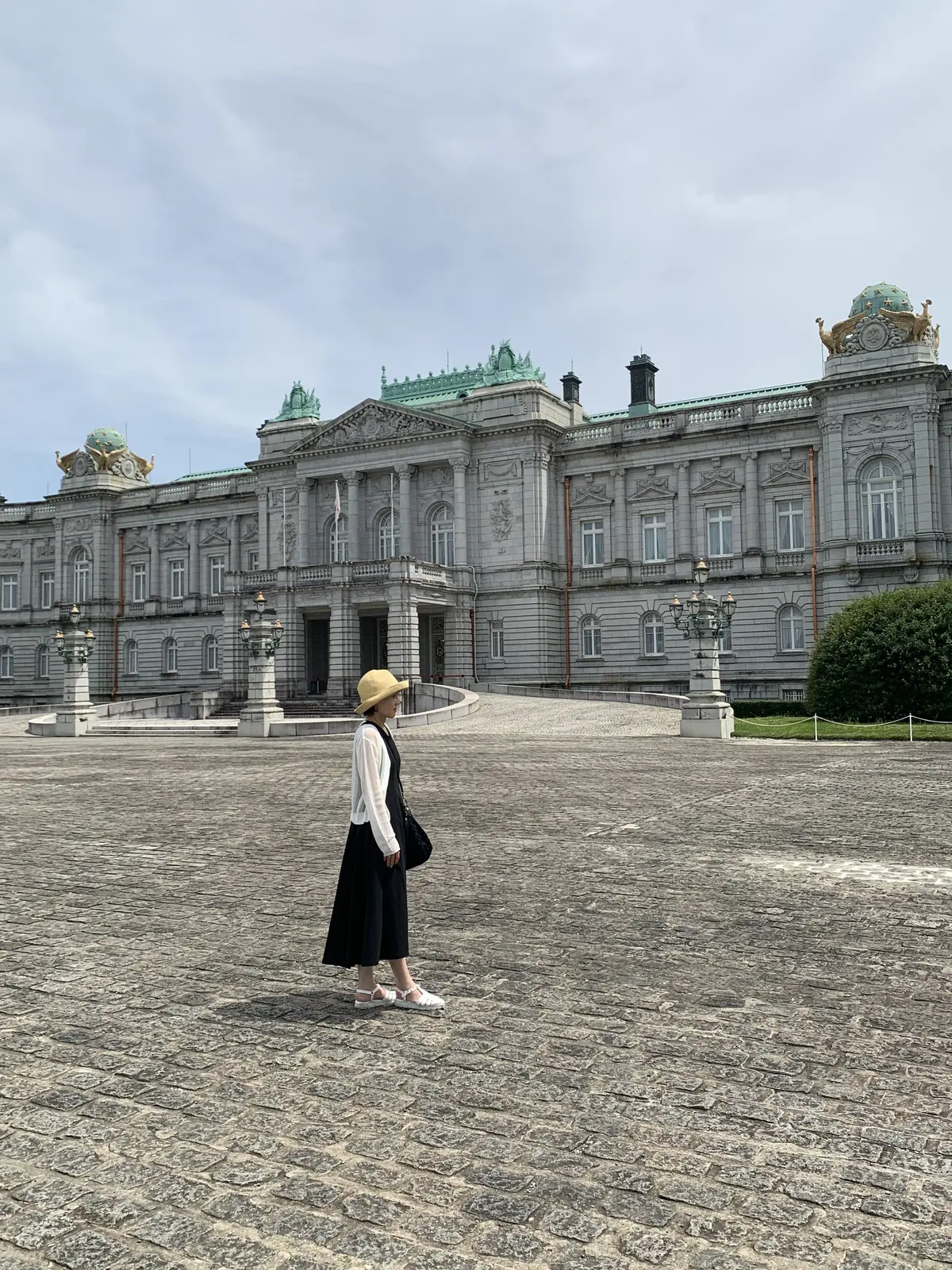 迎賓館　前庭で記念撮影