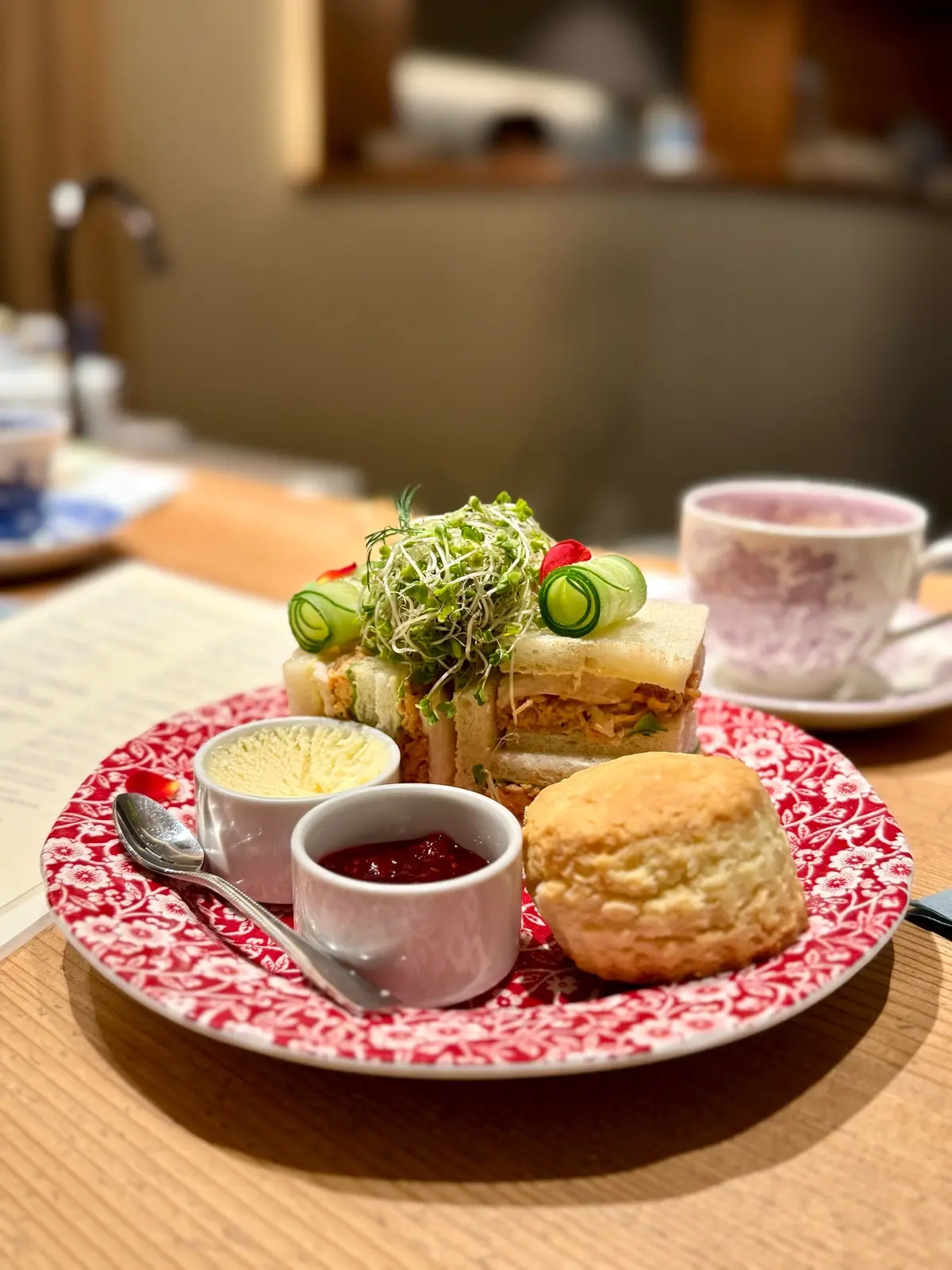 紅茶& スコーン専門店「TEA ROOM KIKI」、サンドウィッチ、スコーン、ランチ