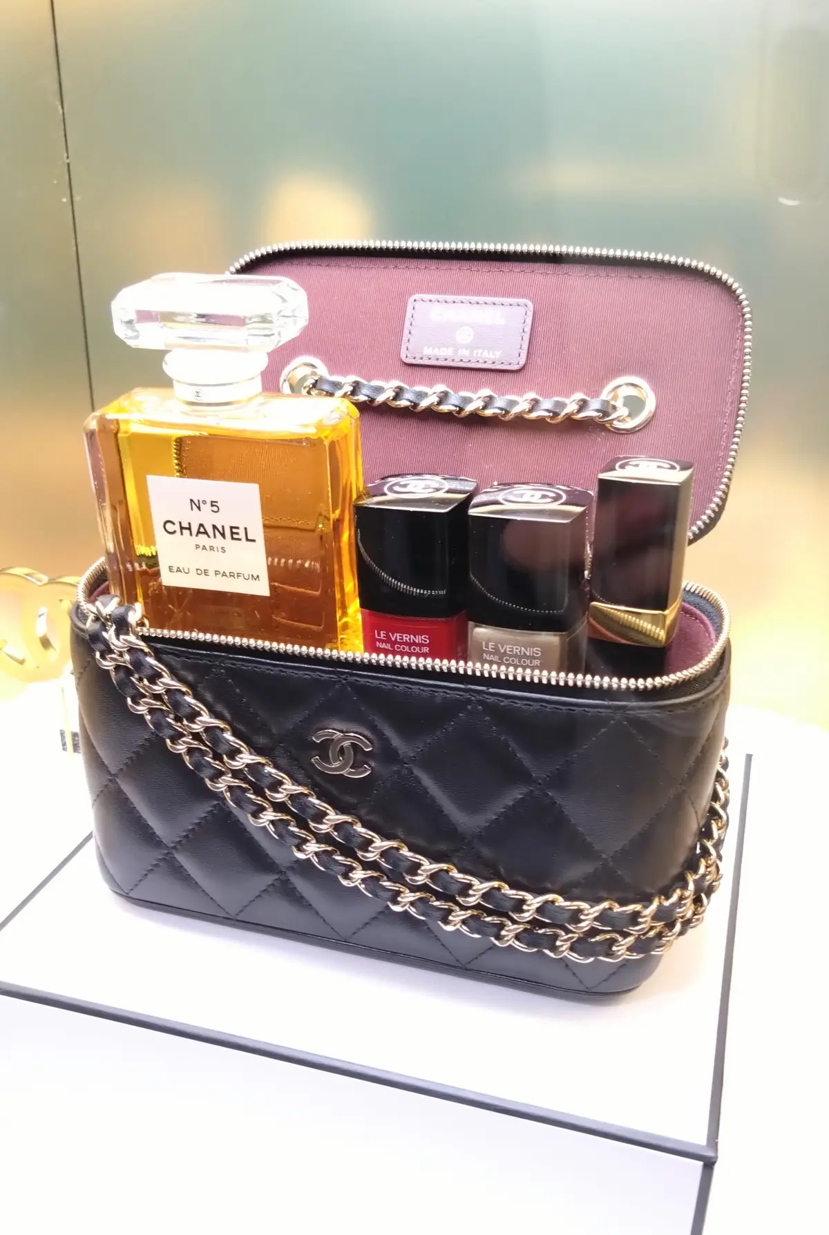 CHANEL WONDERLAND、シャネルワンダーランド、シャネルホリデー2023、神宮前、ポップアップ、40代ファッション、ZARA、ザラ