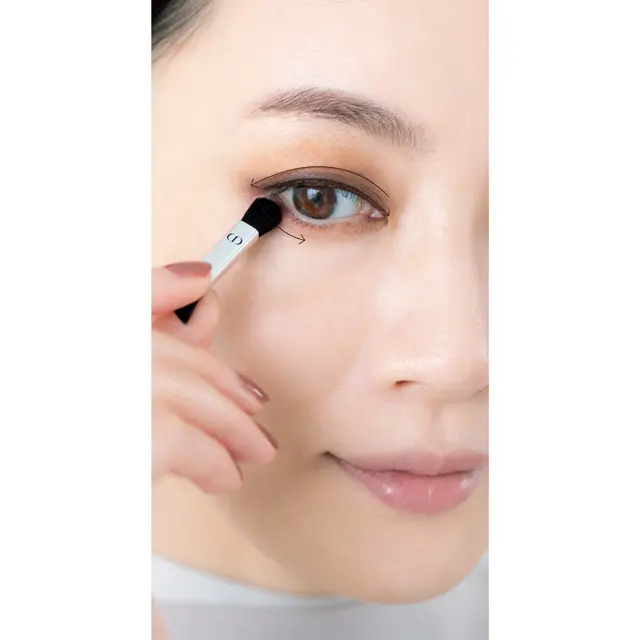 主役の赤みブラウンを投入