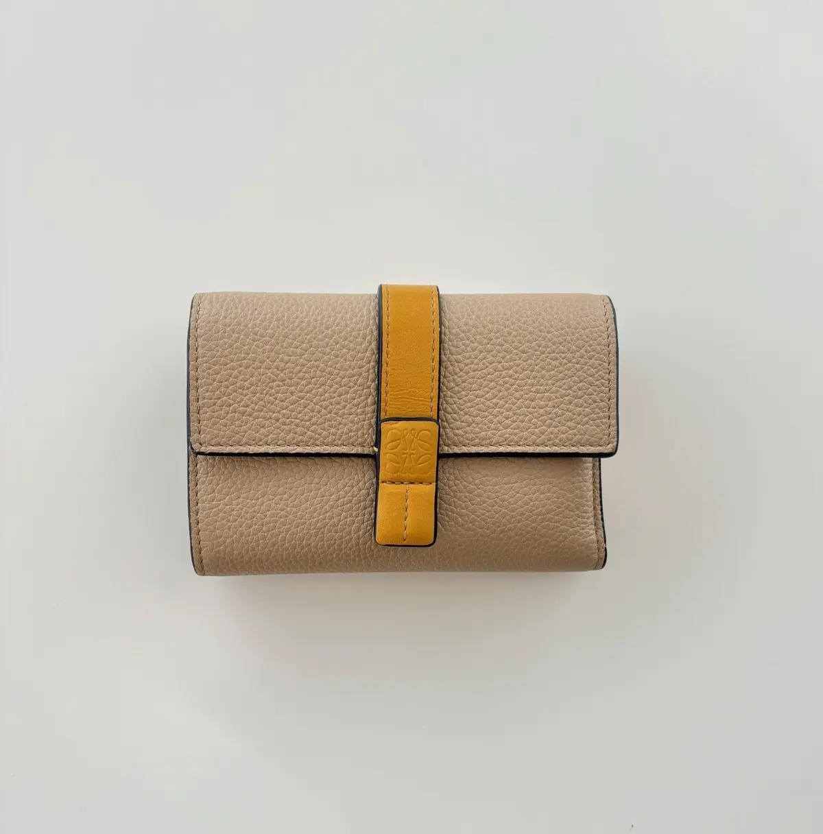 ロエベ「バーティカル ウォレット スモール」