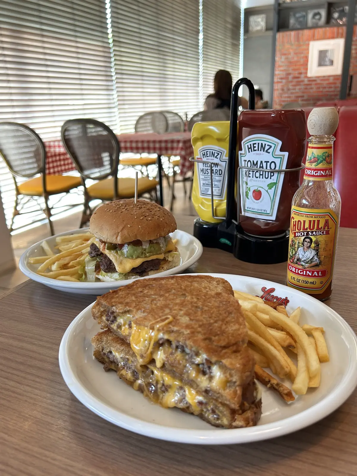 湘南 T-SITE    LUCYS BAKERY CAFE（ルーシーズ・ベーカリー・カフェ）ハンバーガー