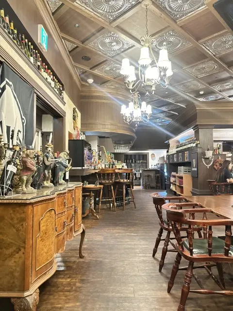 モノトーンドッツ×ホワイトパンツで、人気の画像_3