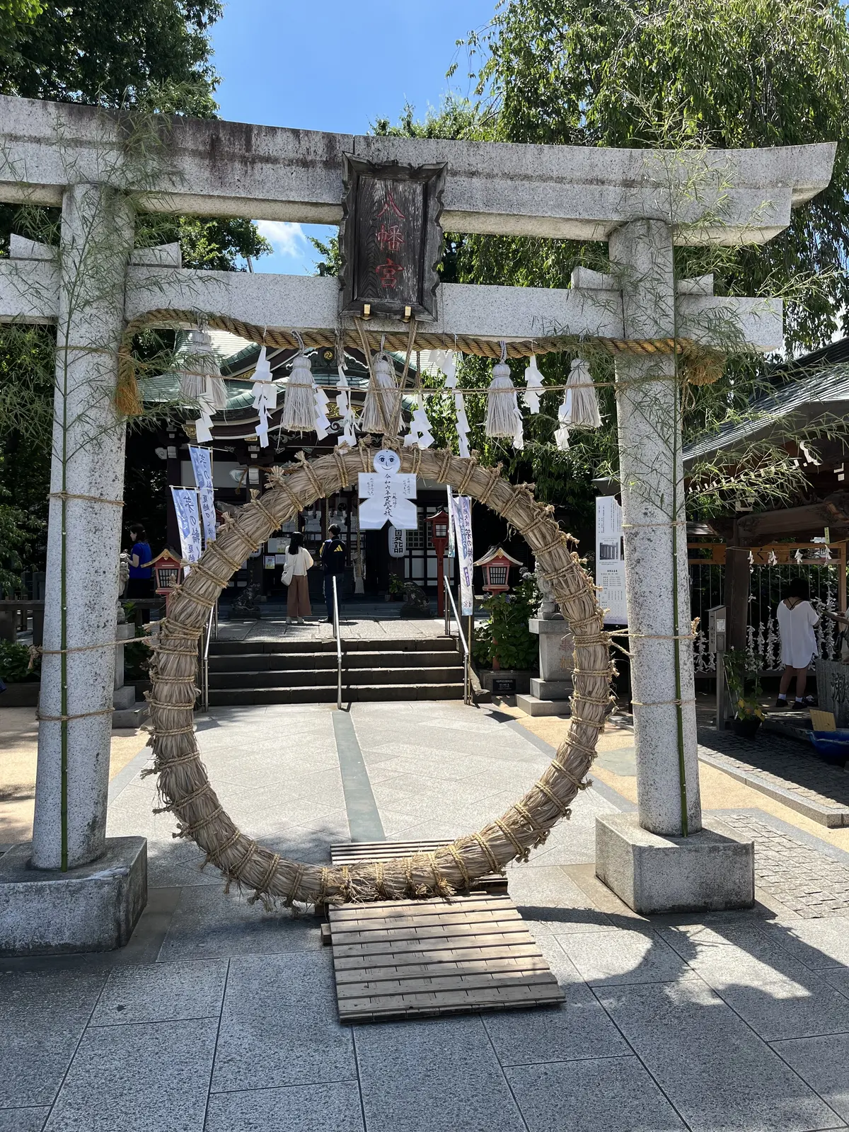 茅の輪くぐりと花手水の画像_4