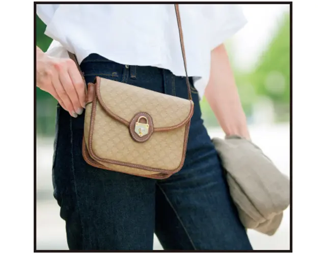 モノグラム柄のポシェット