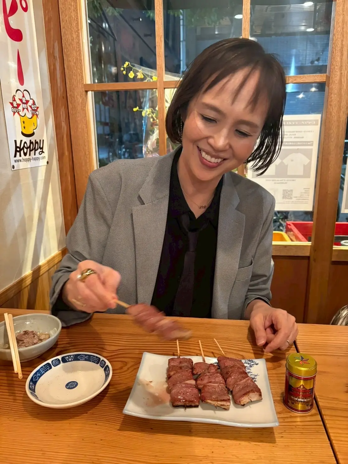 予約の出来ないもつ焼きの店。ファッションの画像_19