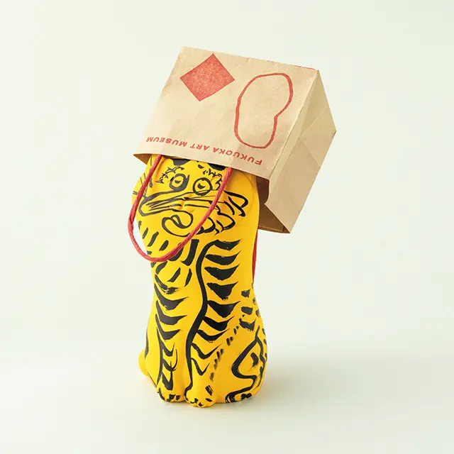 福かぶり猫　虎図 (福岡市美術館）