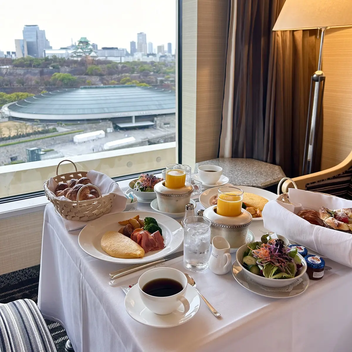 ホテルの朝食、ルームサービス