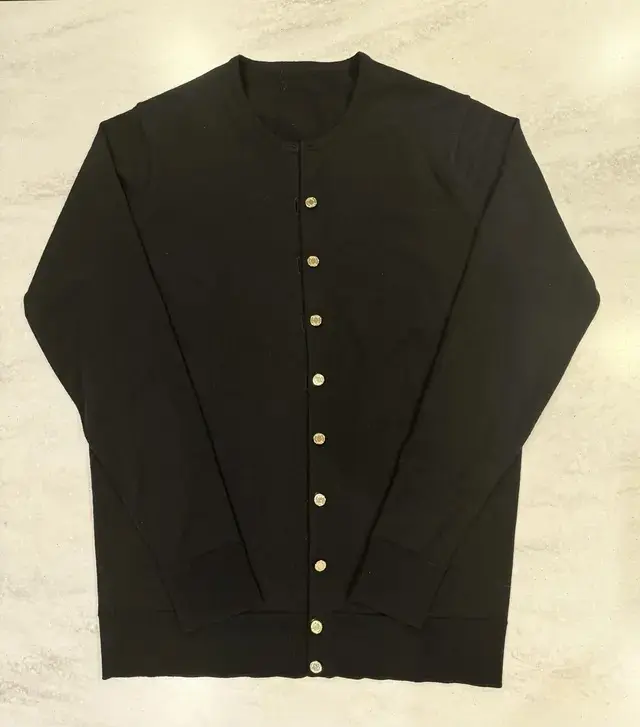 旅先でもおしゃれがかなう！ドゥーズィエム クラスの黒カーディガン