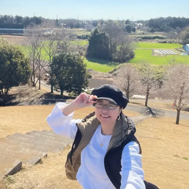 帽子＆ロンT：https://www.style-deli.com/　ベスト：https://www.zara.com/