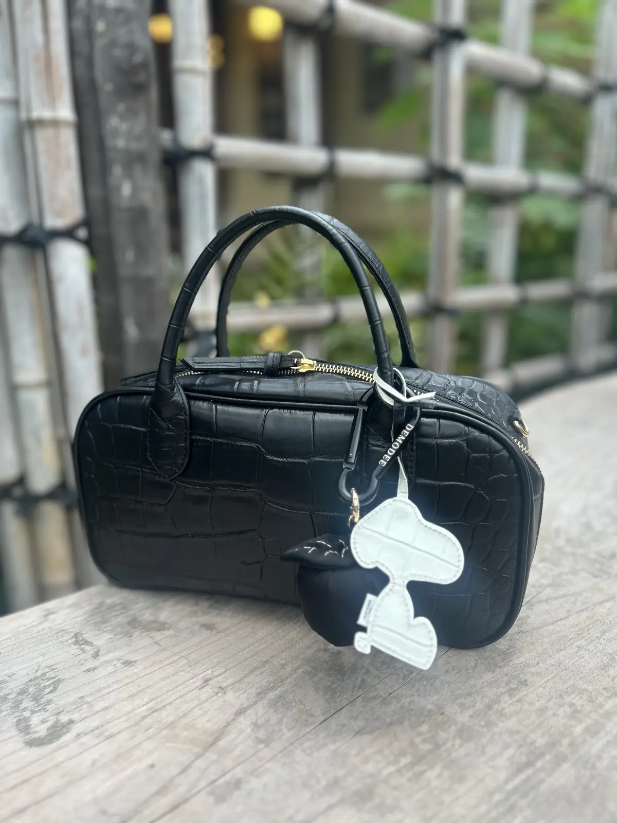 クロコ型押しバック　ブラックバック　SNOOPYチャーム　デモデチャーム　大人のチャーム