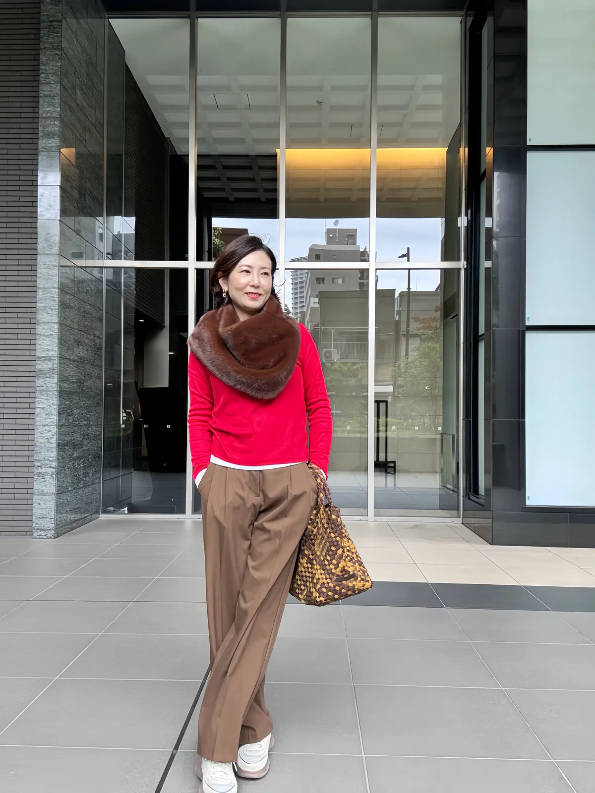 コートのインナーはGU赤で決まりの画像_3