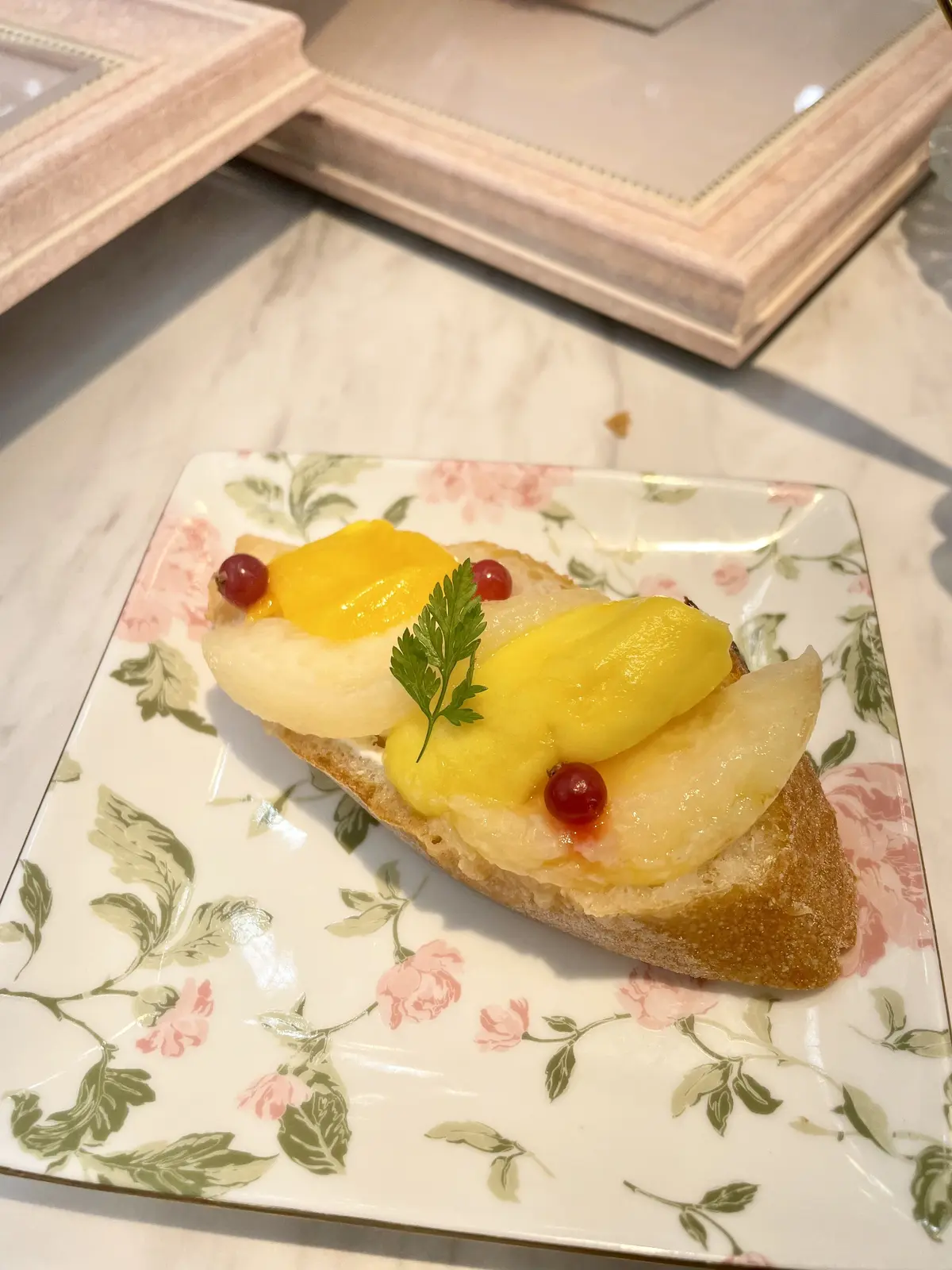 お花の世界が素敵！美味しい桃のアフタヌーの画像_8