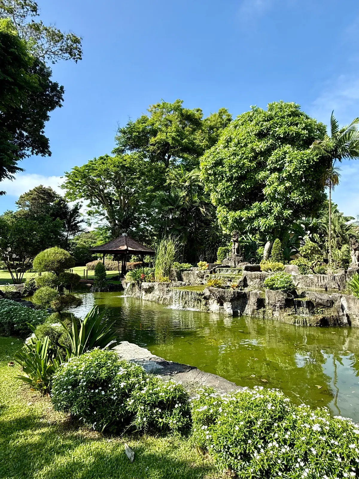 バリ島　サヌール　50代夫婦旅行　BALI 　プラマサヌールビーチホテル　PRAMA SANUR BEACH BALI　garden 庭