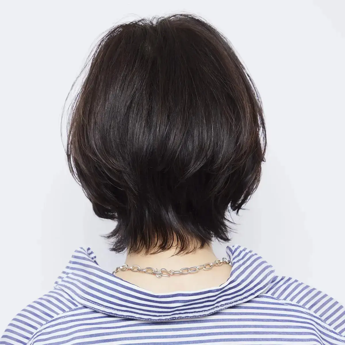 丸みのある“ひし形ショートボブ”で顔型カバーと印象アップデート