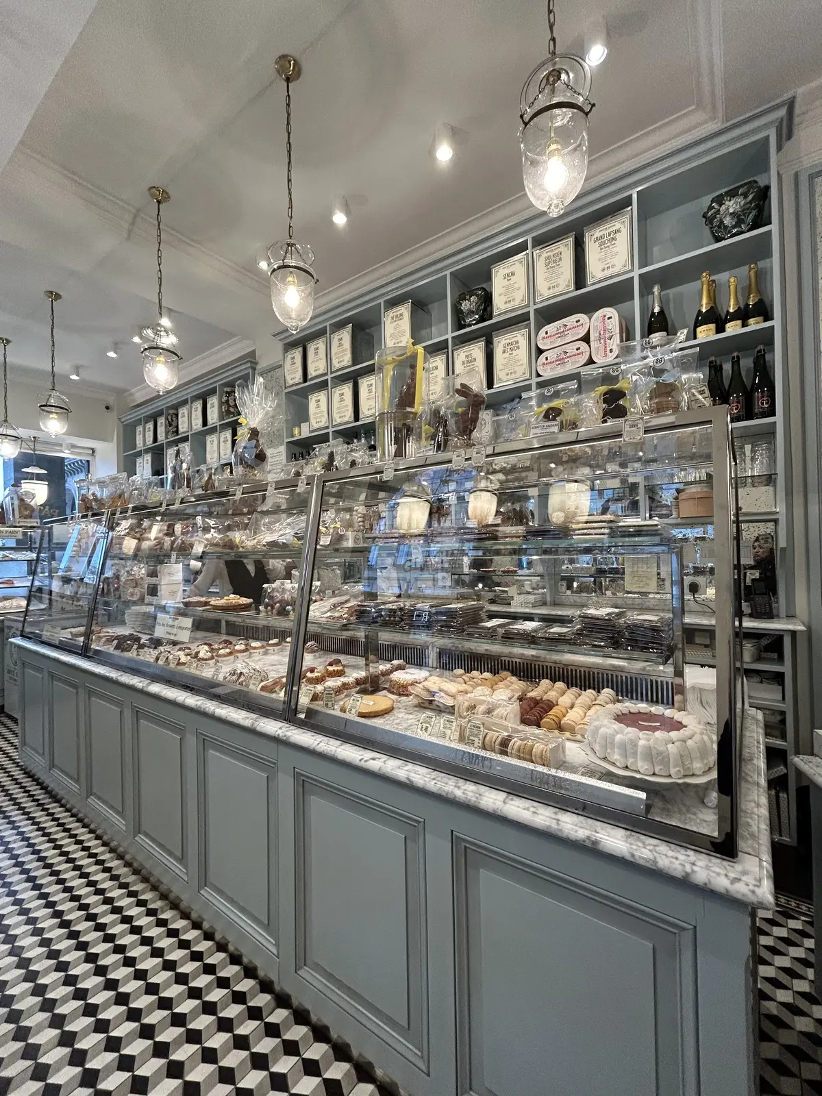 パリ　カフェ　SÉBASTIEN GAUDARD （セバスチャン・ゴダール）