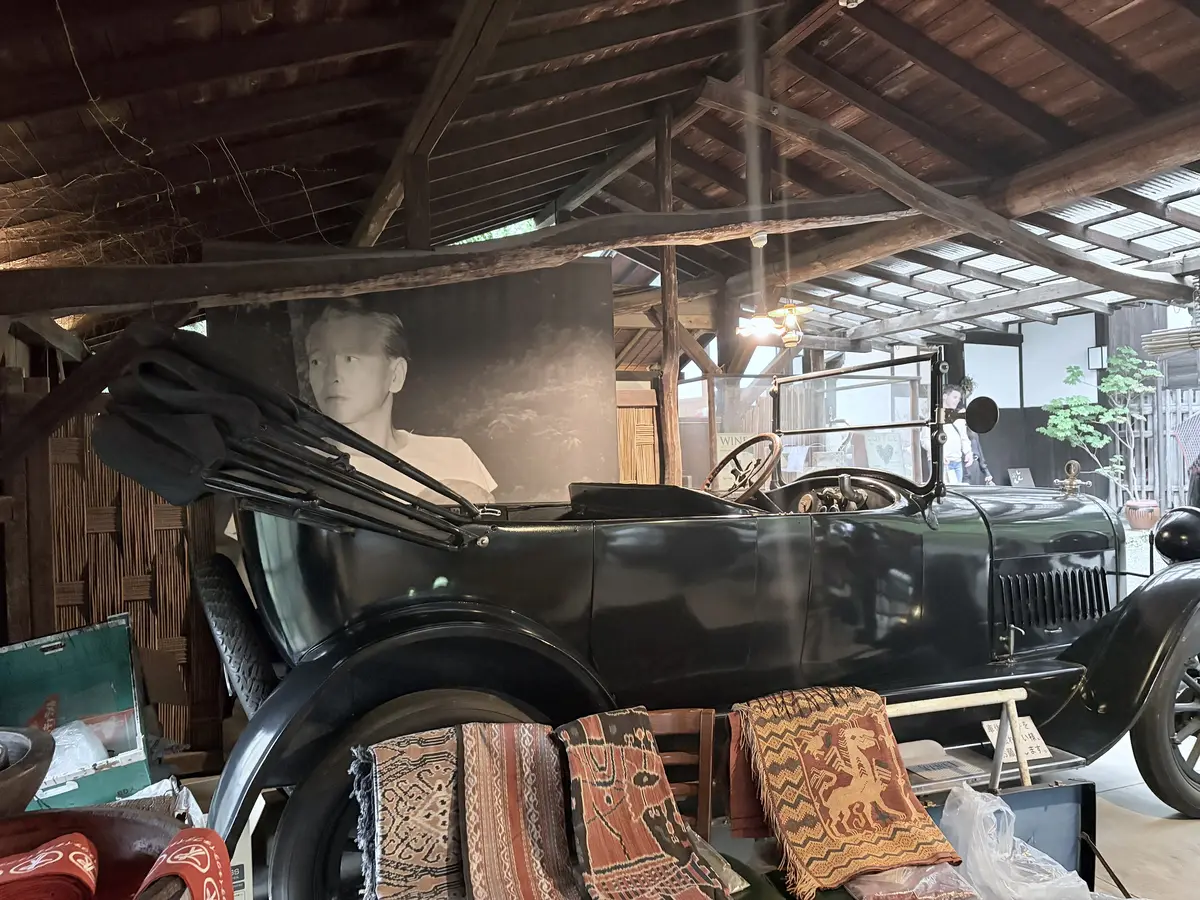 端正な顔立ちが目を引く若かりし頃の白洲次郎の写真