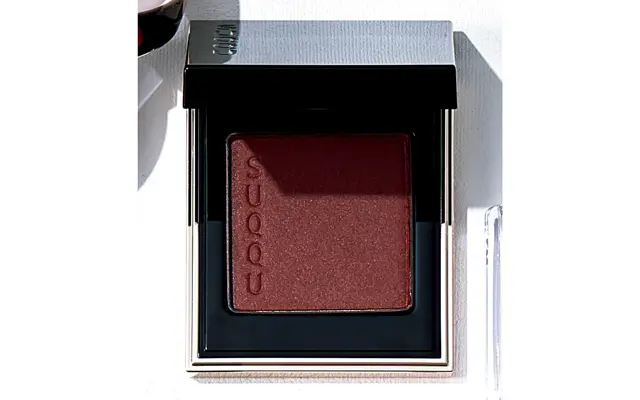 優しげな雰囲気をまとえる赤みブラウン