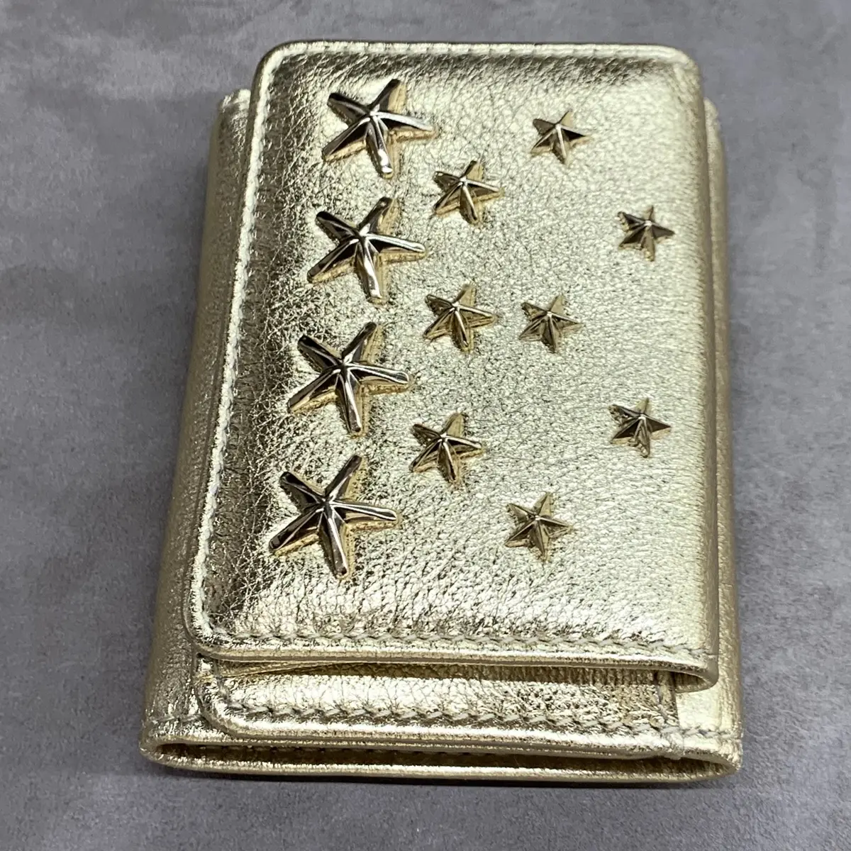 ジミーチュウのゴールドのスタースタッズつきお財布