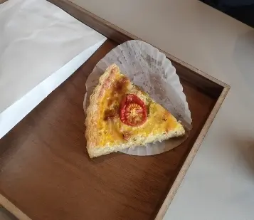 cocoNotsuLAB（ココノツラボ）さんの、しらすのキッシュ