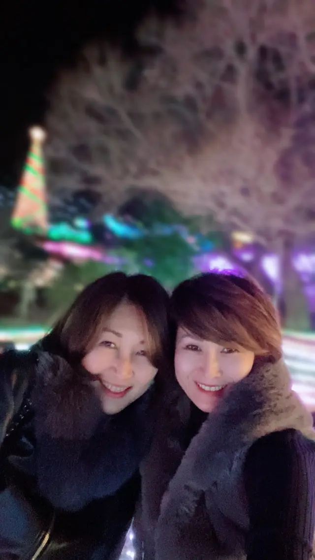 ルンルン気分で光の藤を見に♪の画像_1