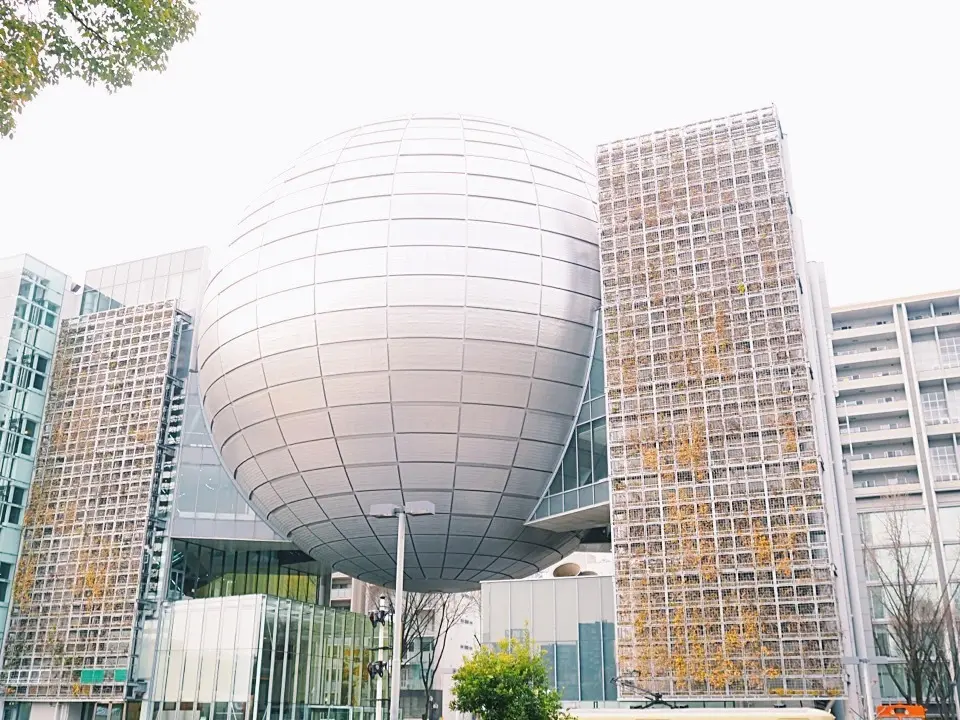 きれいめローテクスニーカーで、ゴッホの作の画像_6