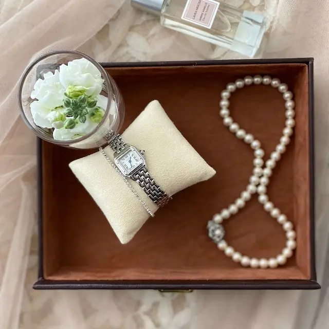 ダイソーブレスレットと時計とパールネックレス