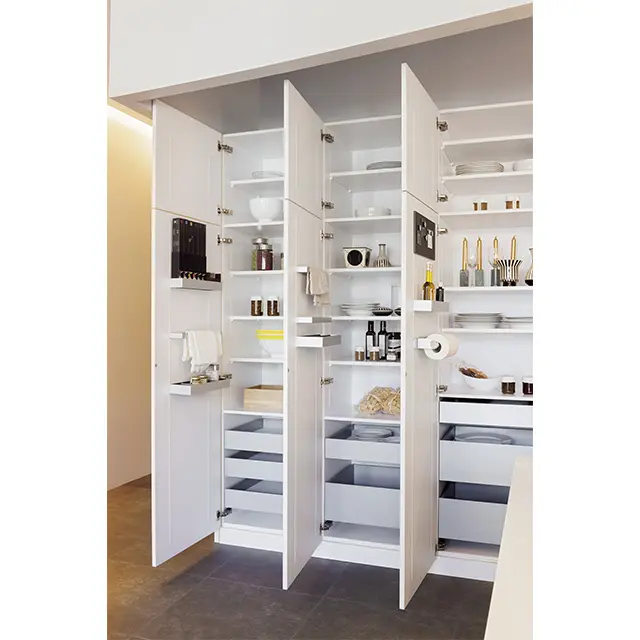 ）インナーパーツの豊富さもジーマティックの魅力。 扉の裏側につけるパーツだけでもたくさんの種類があ り、使い勝手がとてもいい。