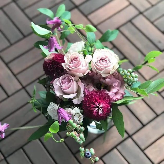 夏の遊び心が香る、ピンクのブーケの画像_1