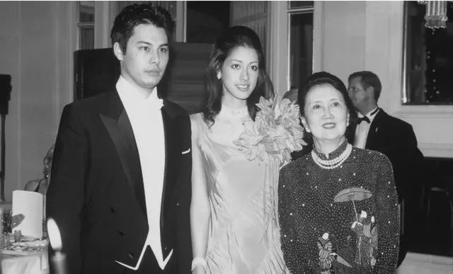 パリで社交界デビューした際も“ママモリ”のオートクチュールで（写真提供　森英恵事務所）