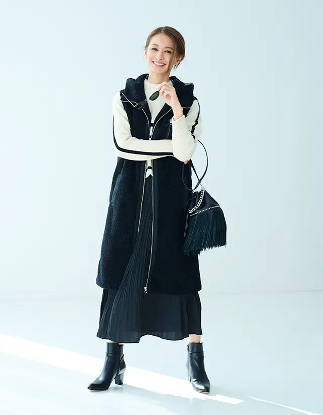 【Style 01】技ありボーダの一点投入で、秋のブラックコーデをリズミカルに