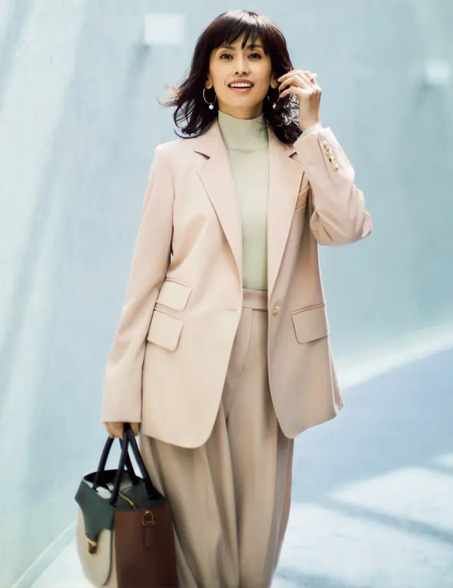 働くベージュ　「ピンクベージュ」スーツコーデ