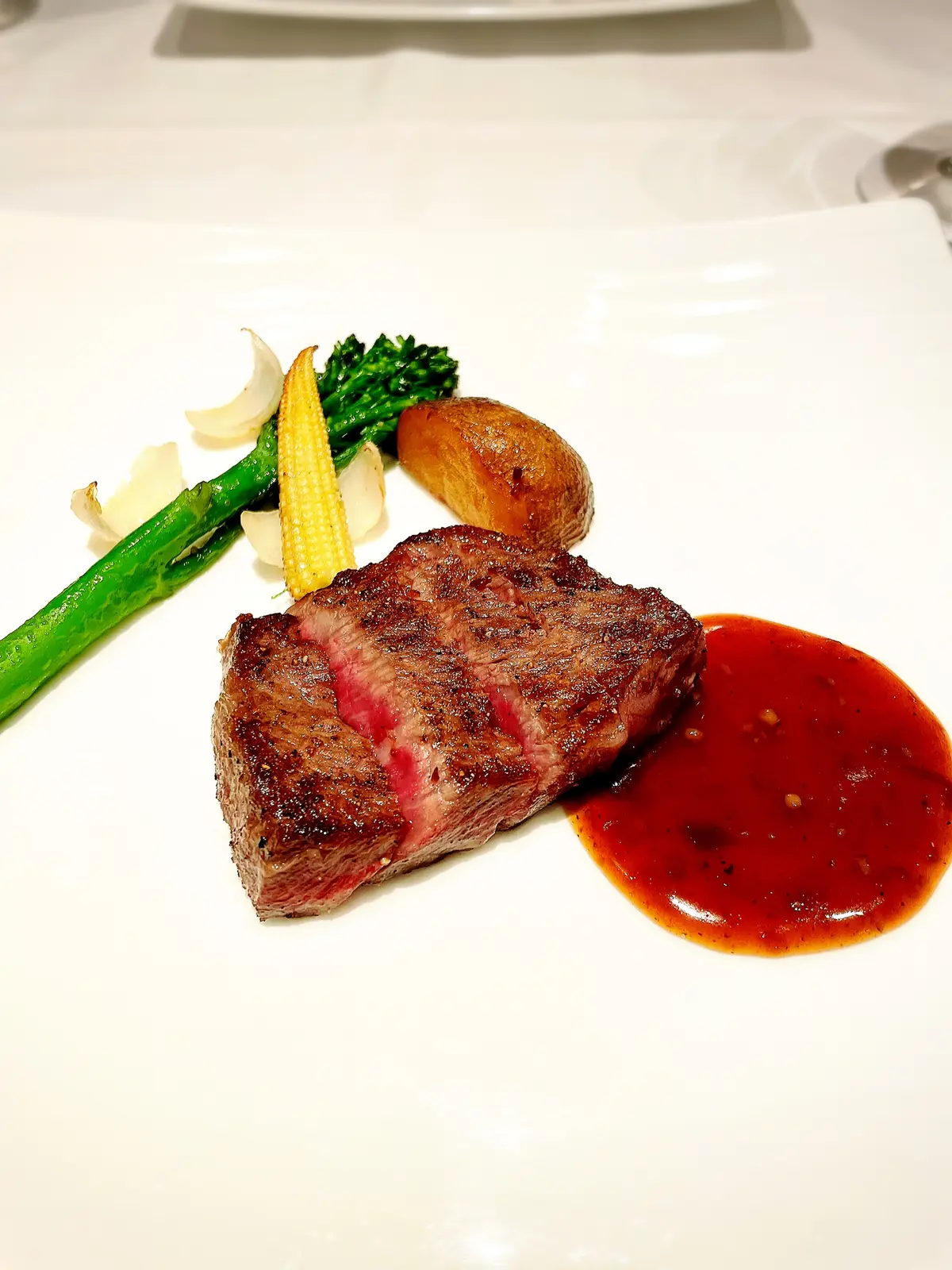 巴里夕顔、銀座、フレンチ、フランス料理、アール・ヌーヴォー、内装、芸術品、アート、女子会、メイン、牛肉、ビーフ、肉料理、フレンチ、フランス料理、ベシャメルソース、牛フィレ肉、牛フィレ、牛ヒレ肉