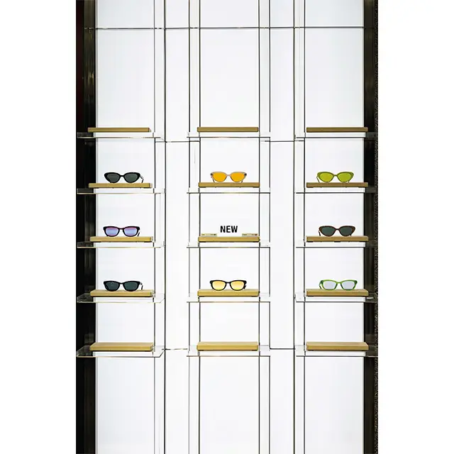 ベーシッ ク系から奇抜なスタイルまでがそろう。