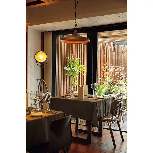 植物や花からも旬を感じさせる