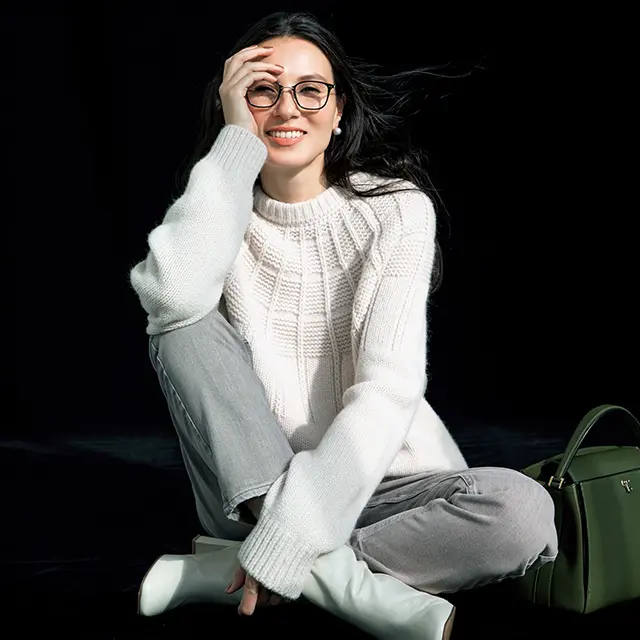 グレージュ色デニムでつくる新しいグラデーション