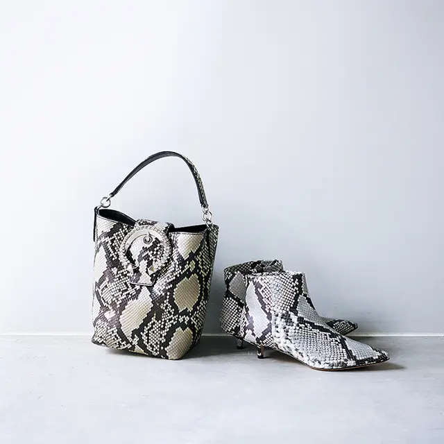 パイソン柄バッグ&ショートブーツ