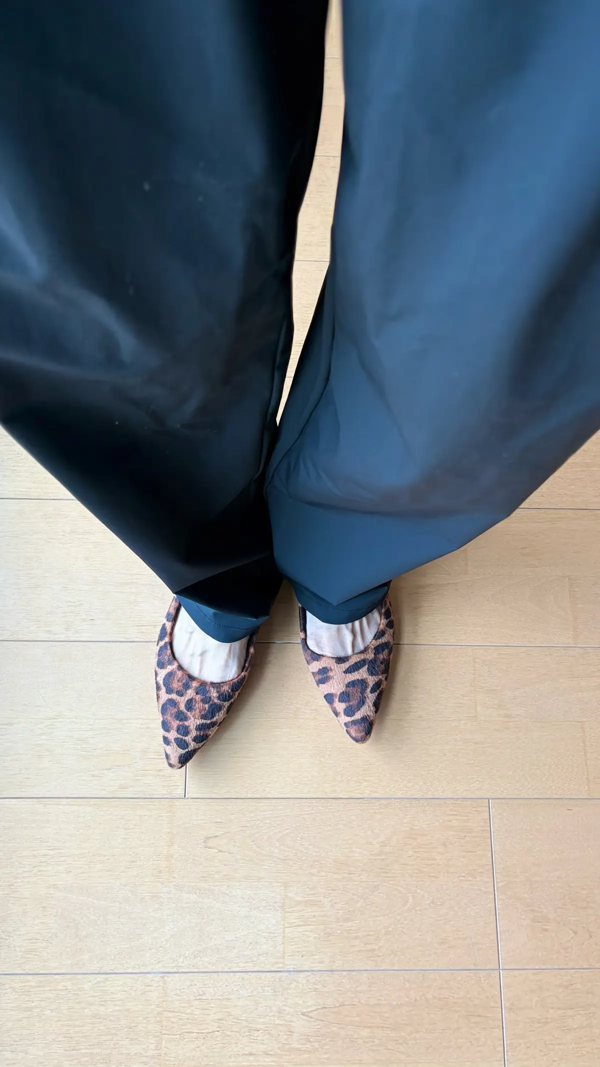 大きなサイズ　25センチ　ハラコ素材　パンツスタイル　ユニクロ　