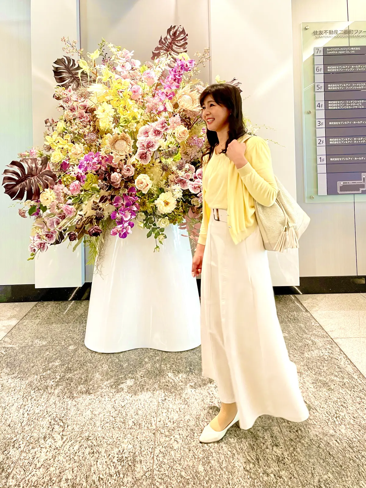 黄色、レモンイエロー、イエロー、トップス、ニット、アンサンブル、ニットアンサンブル、半袖、カーディガン、羽織り、白、スカート、白スカート、ロングスカート、白ロングスカート、白ヒール、ひー、白パンプス、パンプス、白バッグ、バッグ、anysis、エニシス、白ベルト、布ベルト、共布ベルト、GRAIL、GRL、グレイル、マキシスカート、春、春服、春コーデ、春服コーデ、春ファッション、アラフォーファッション、アラフィーファッション、アラフィフファッション、40代ファッション、40代コーデ、50代ファッション、50代コーデ、アラサーファッション、アラサーコーデ、30代ファッション