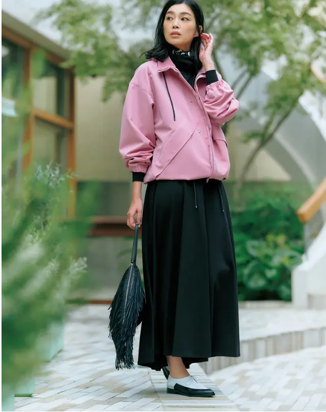 袖口からニットをちらりと見せたゆうき