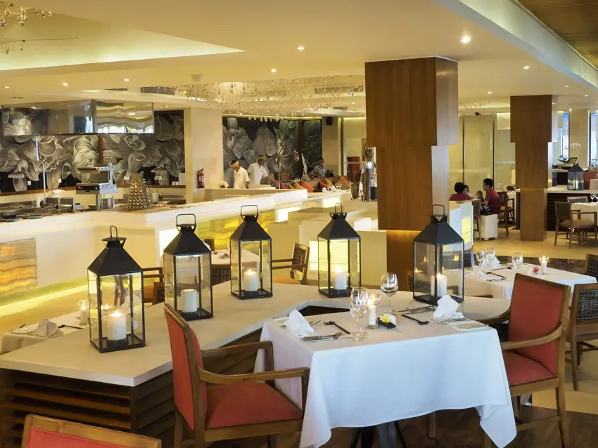 バリ最上級の白砂のビーチに蒼いラグーン、の画像_2