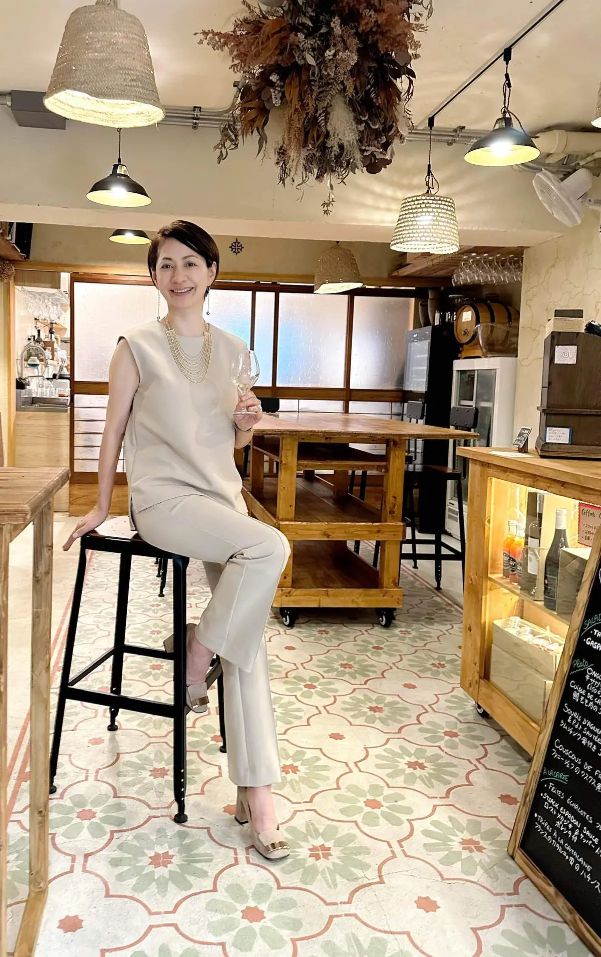 洗練ベージュのセットアップコーデで行くベの画像_17