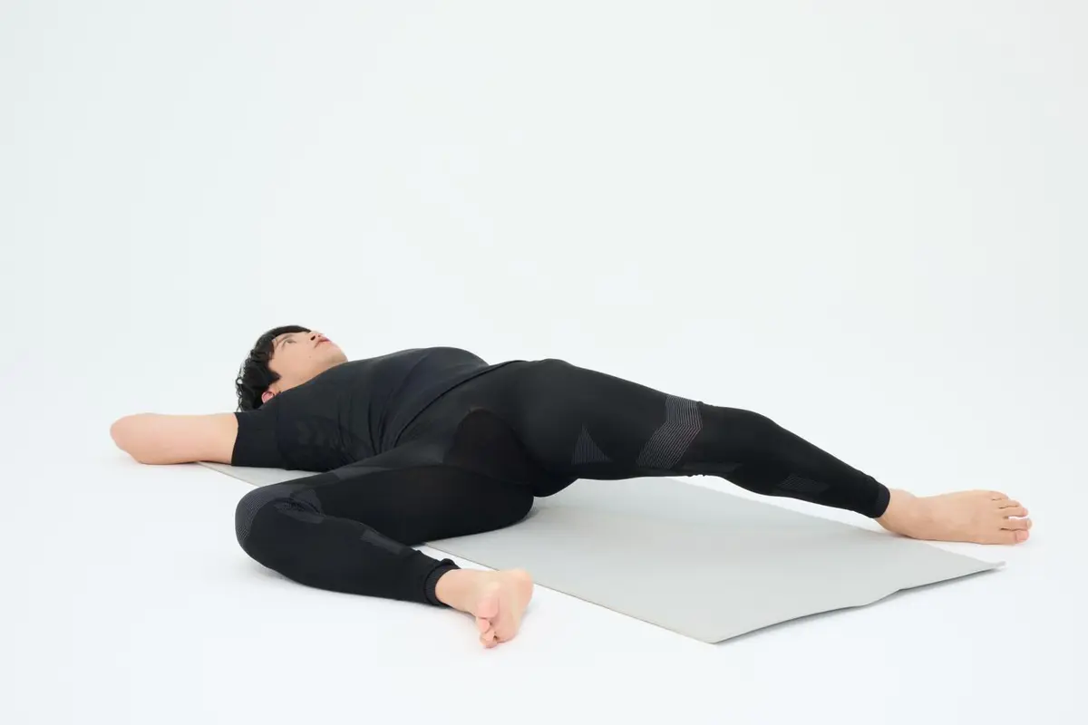 OurAge×Webエクラ　お尻アップダウン_両足を左へ倒す