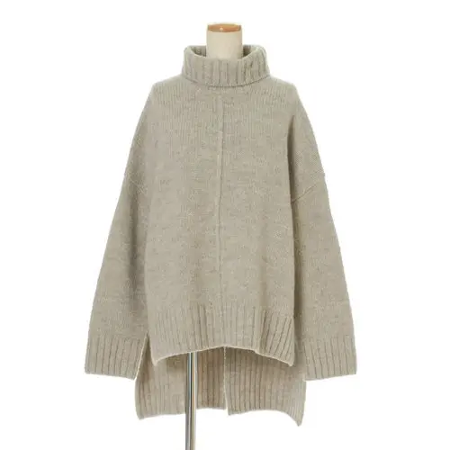 今っぽさも小顔効果も狙える、ボトルネックの画像_4