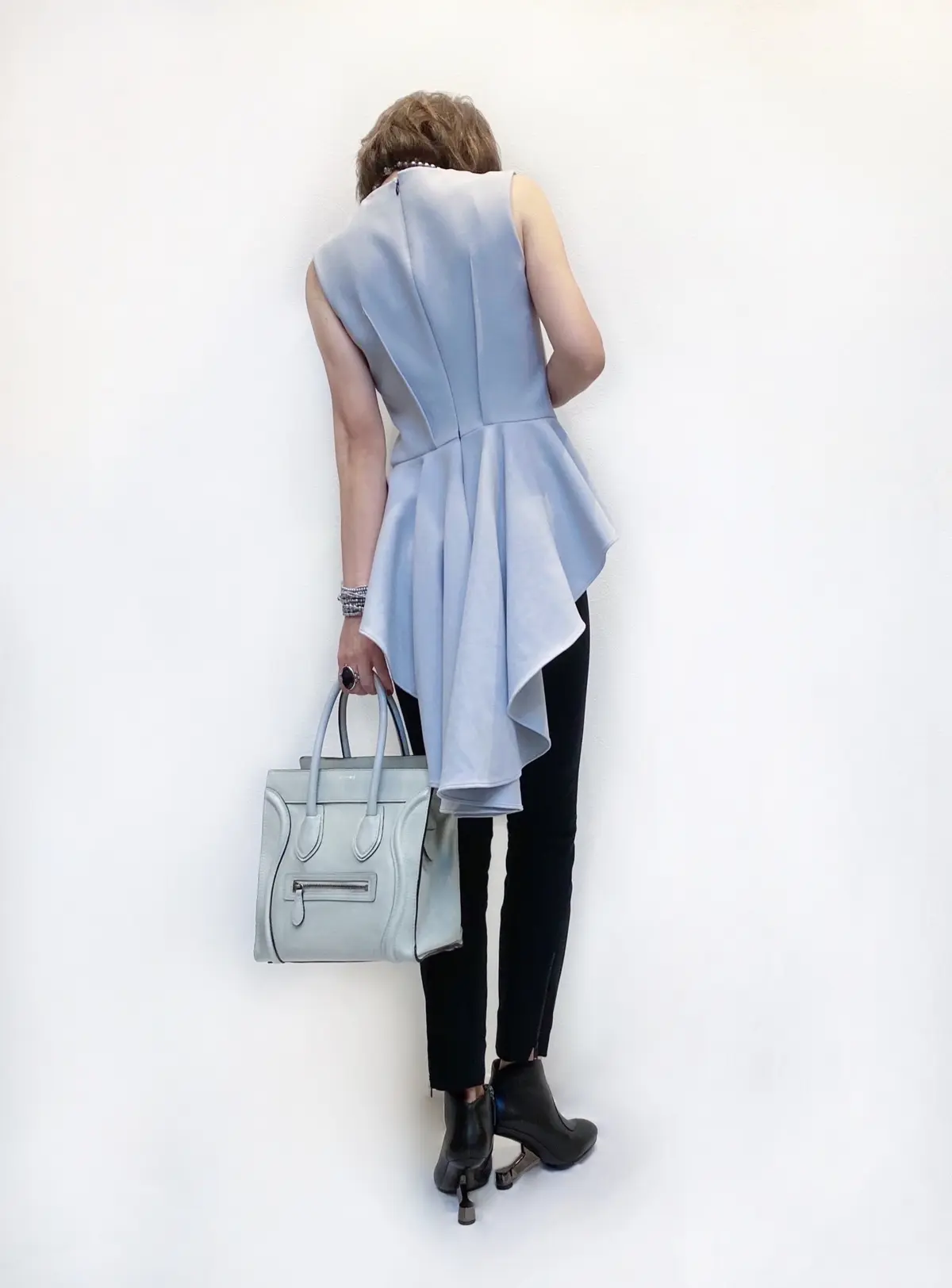 新入りショートブーツで大人綺麗目コーデ の画像_6