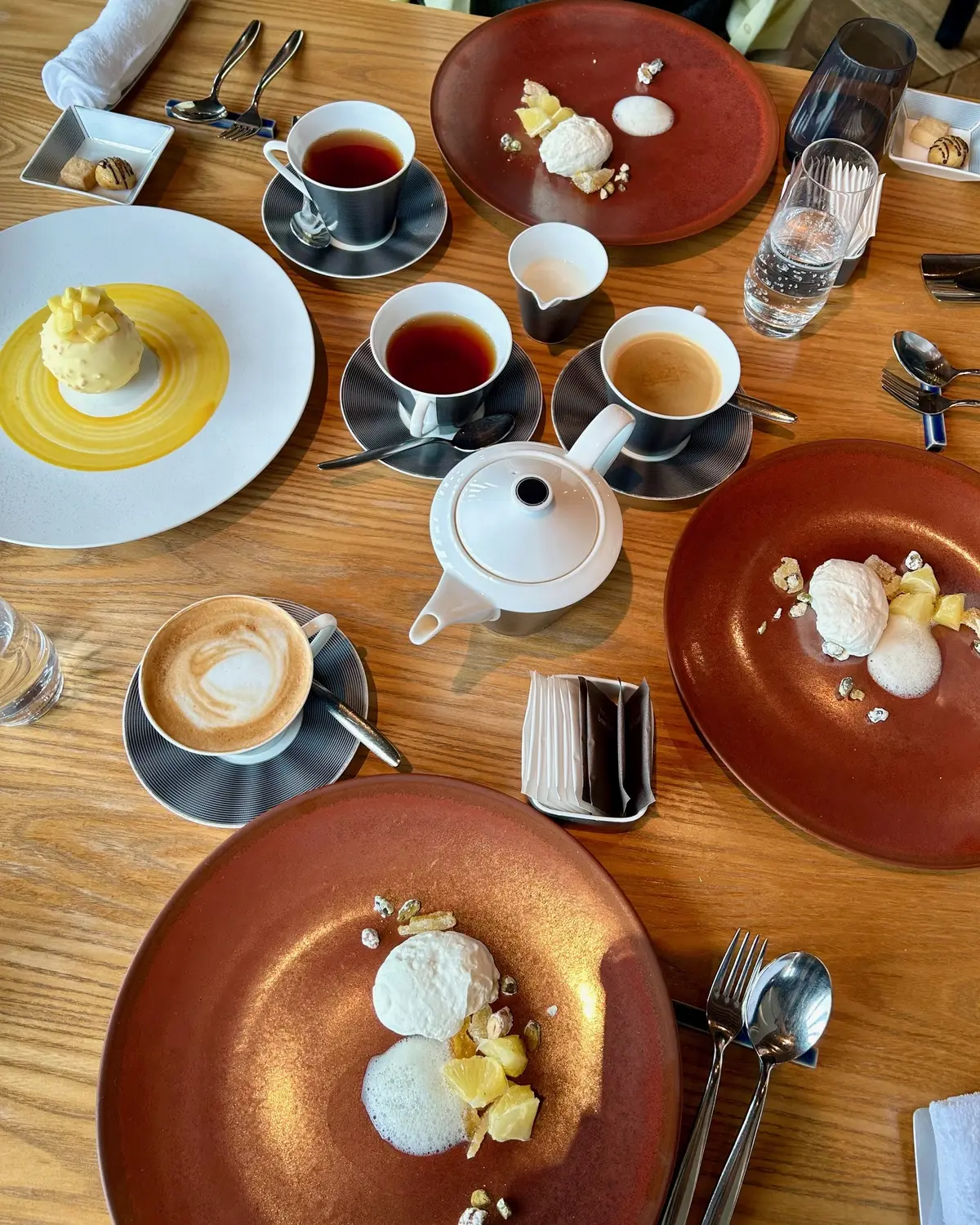 たまにはモードなワンピで！絶景ホテルでのの画像_12