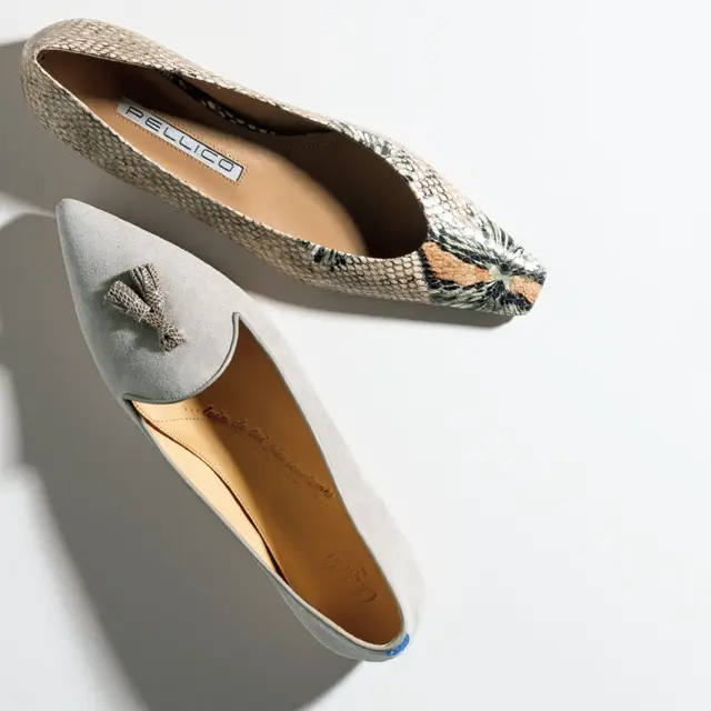 フラットシューズ　ベージュ