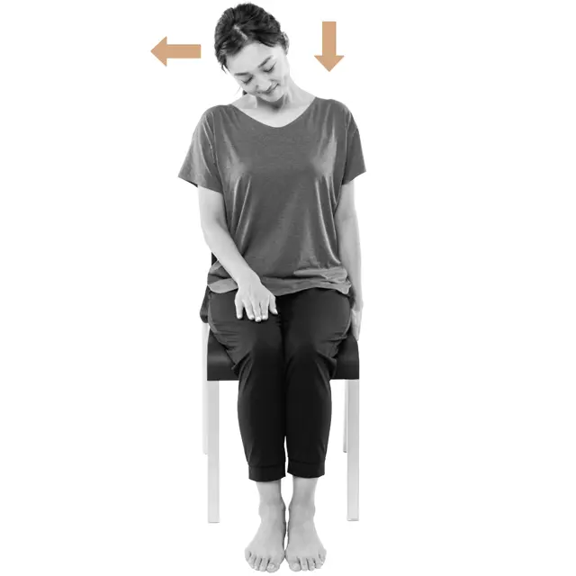 「首の前側」ストレッチと同じく2段階の要領で