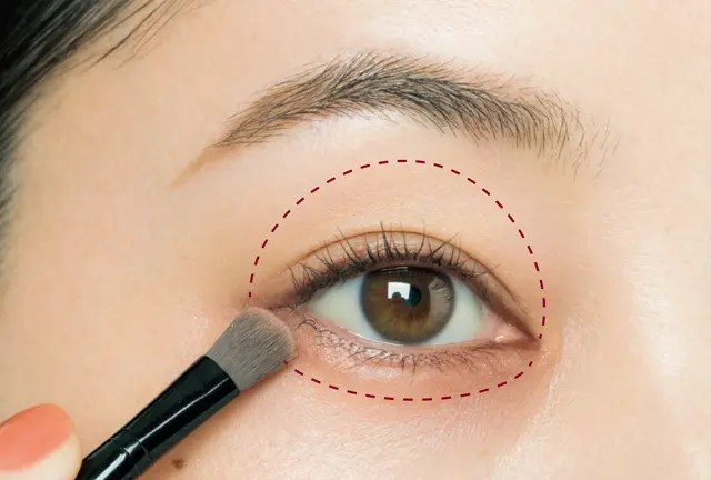 赤みブラウンのラインシャドウメイク1