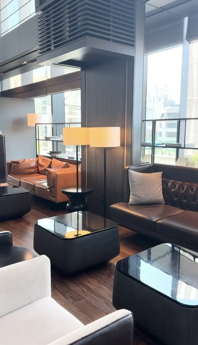 ブラックコーデに抜け感を出して夏のランチの画像_9